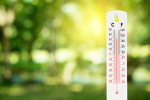 Outdoor thermometer showing the temperature rising